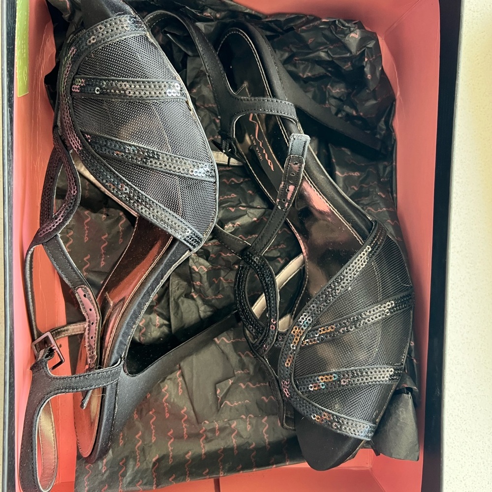 Nina BLACK LUS SATIN EILENE Heels
9.5 M - Picture 2 of 5